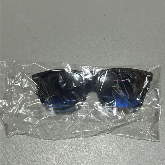 Black Sunglasses - Picture 1 of 5